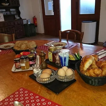 Alojamento de Acomodação e Pequeno-almoço Cave Du Treyblanc Luins
